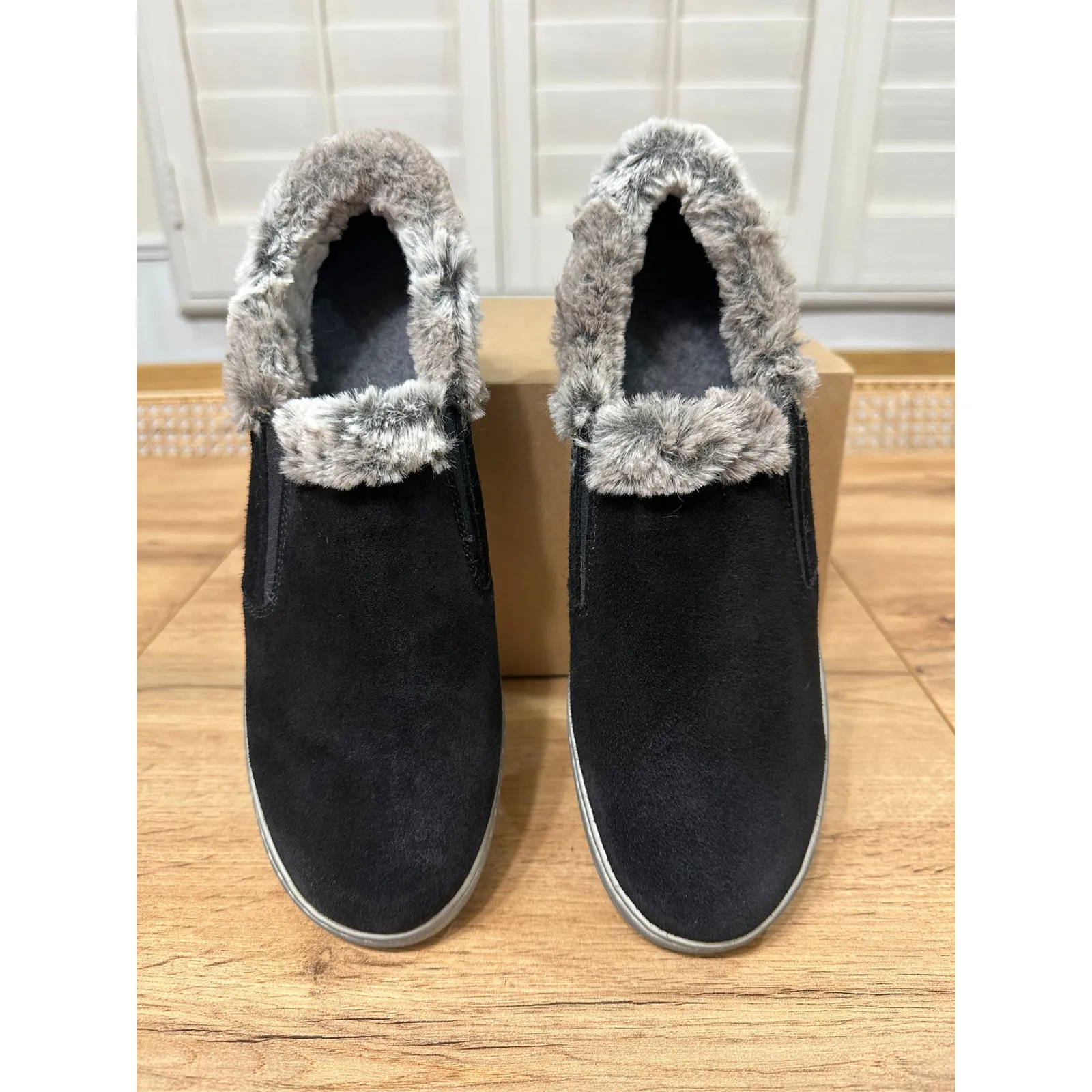 Cloud Footwear Women's Fria Cozy Water Resistant Slip - Image 6