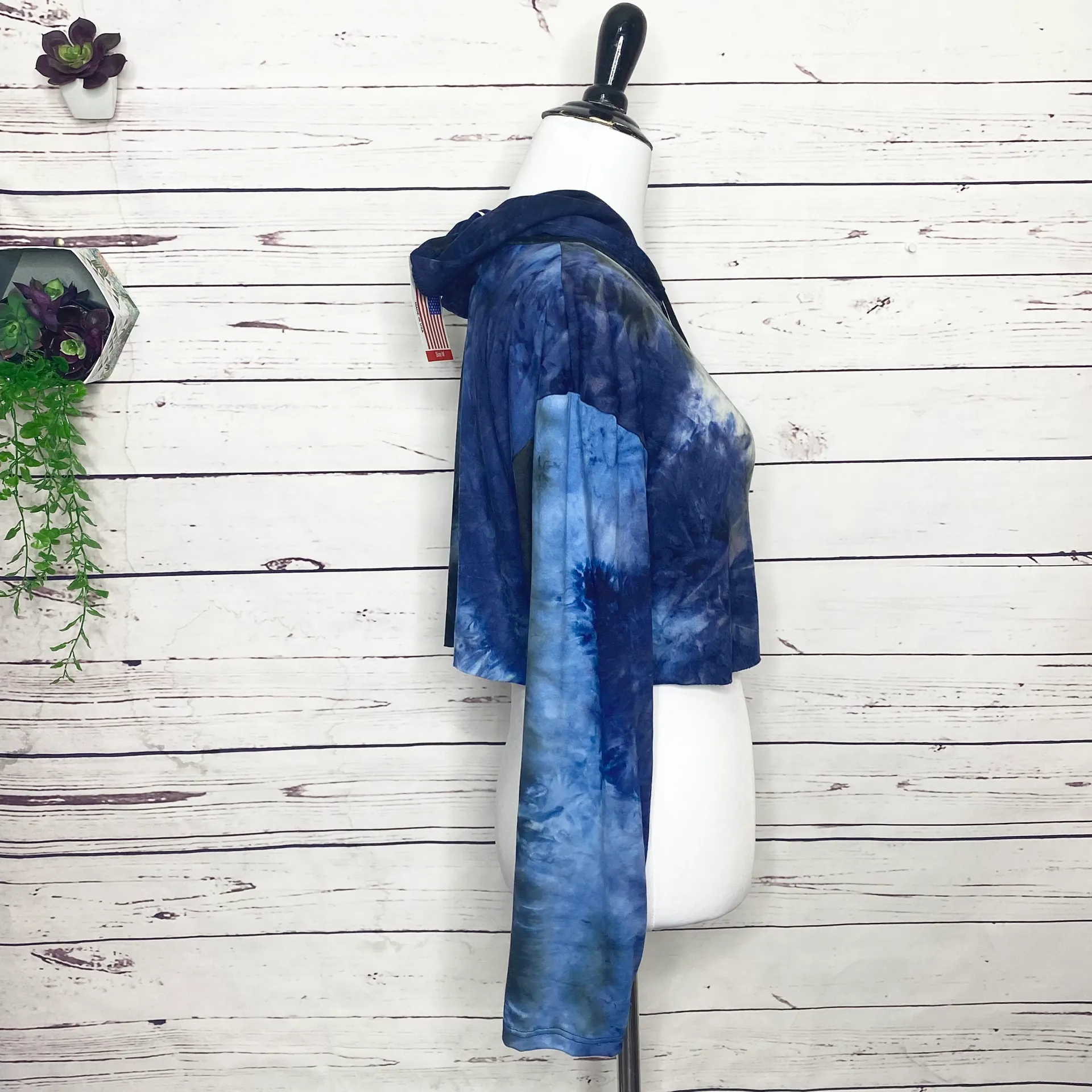 NWT Blue & Black Tye Dye Pullover Cropped Hoodie Size Medium - Image 4