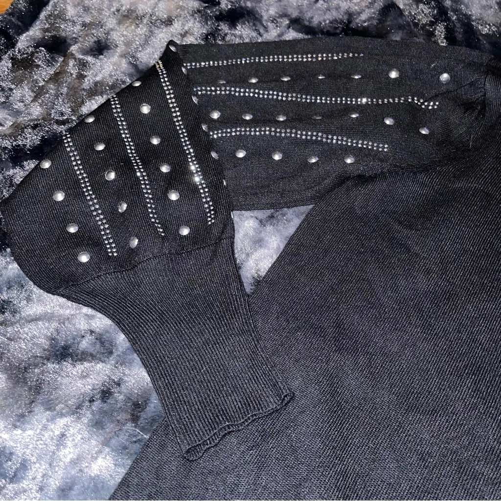 Carmen Marc Valvo Sweater - Image 5