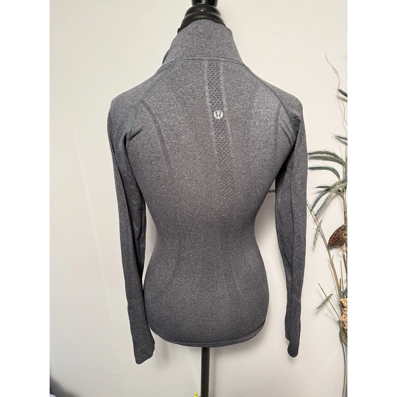 Lululemon swiftly tech 1/2 zip pullover gray women's size 4 - Image 3