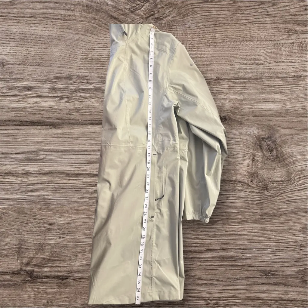 Columbia Women's Olive Weekend Adventure Long Shell. L - Image 3