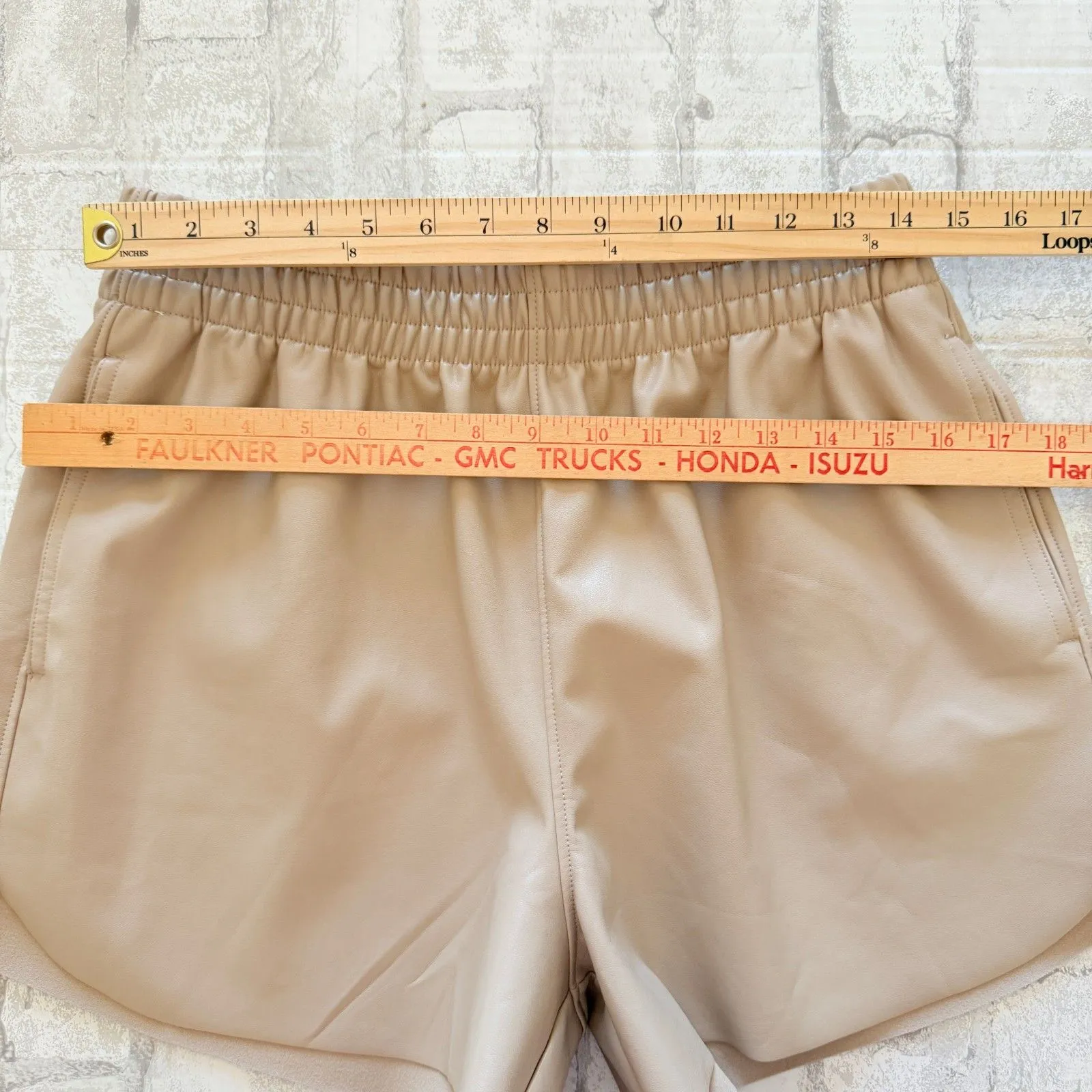 Abercrombie & Fitch Vegan Leather Taupe Dolphin Hem Elastic Waist Shorts Sz M - Image 6