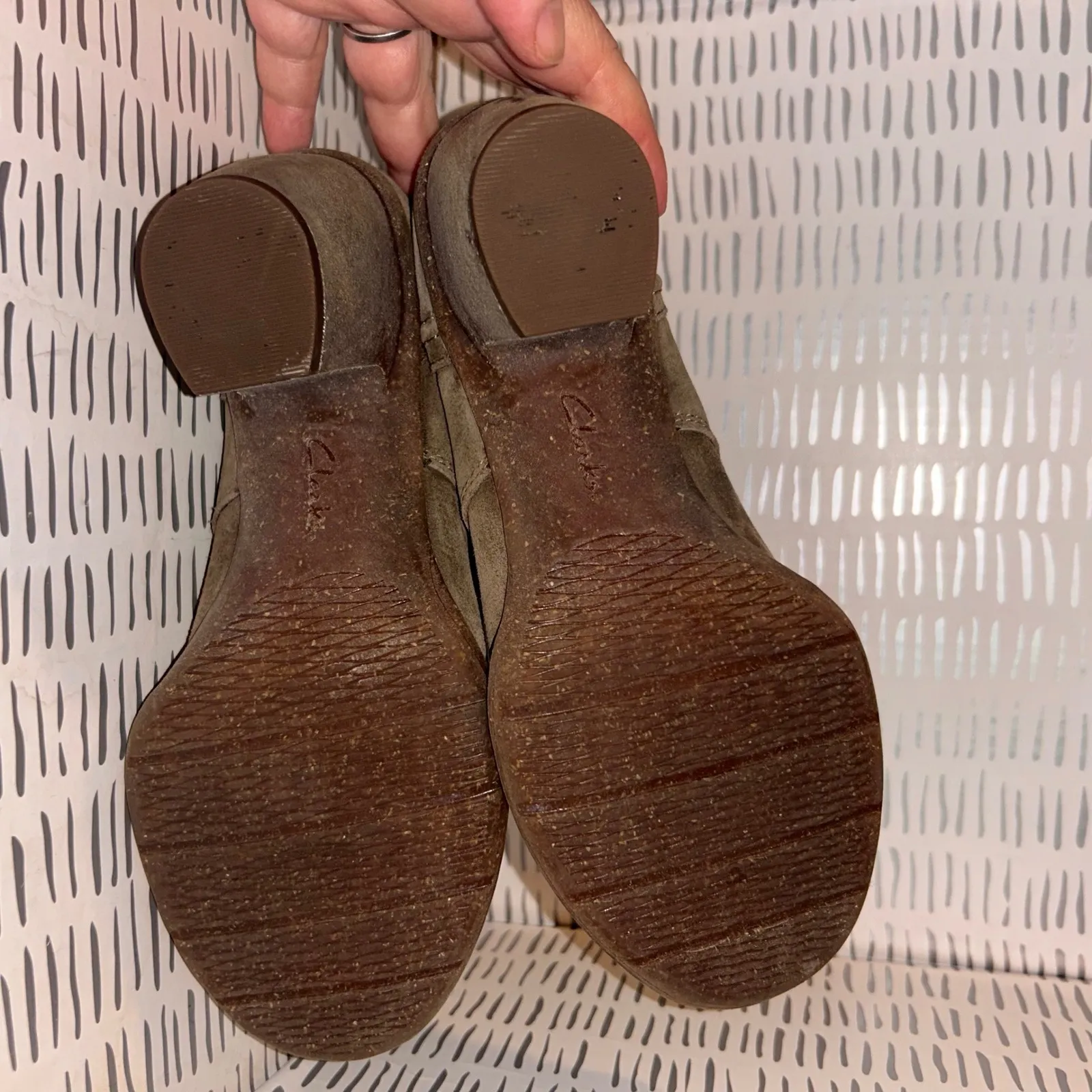 Clarks Artisan Carleta Lyon Suede Ankle Boots Womens‎ Size 8.5 M Brown Heel - Image 9