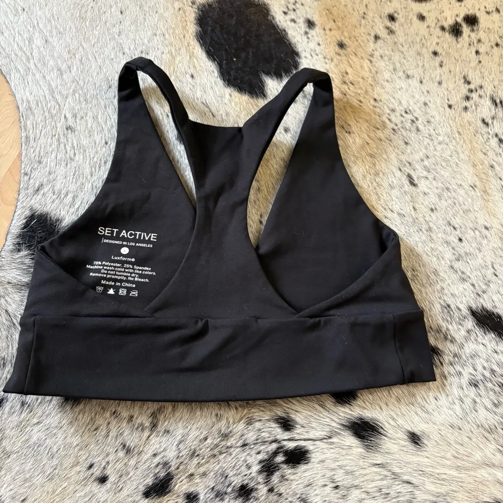 SET ACTIVE Luxe Form Racer‎ V Sports Bra In Black Size Large - Image 2
