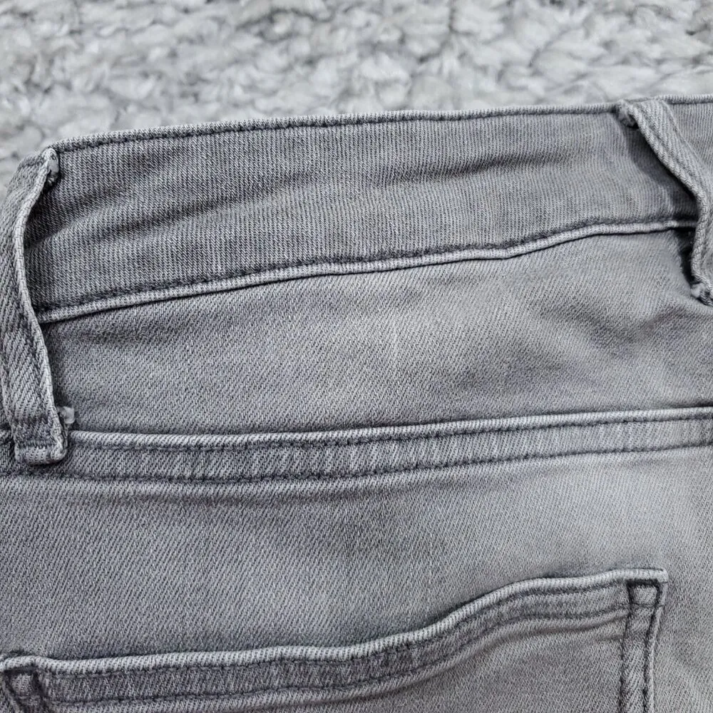 READ Calvin Klein Bermuda City Jean Shorts Gray Wash Stretch Women’s Size 4 - Image 4
