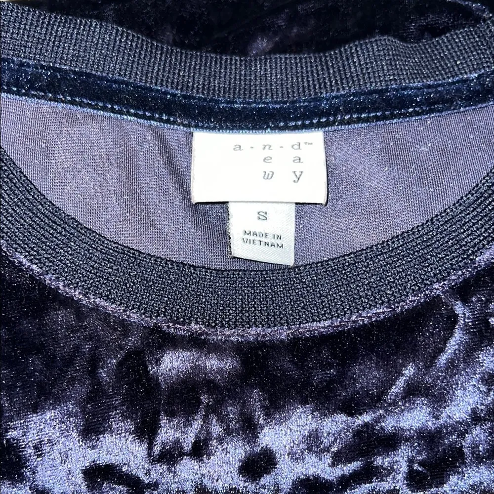 a new day Velvet Short Sleeve Tee - Image 4