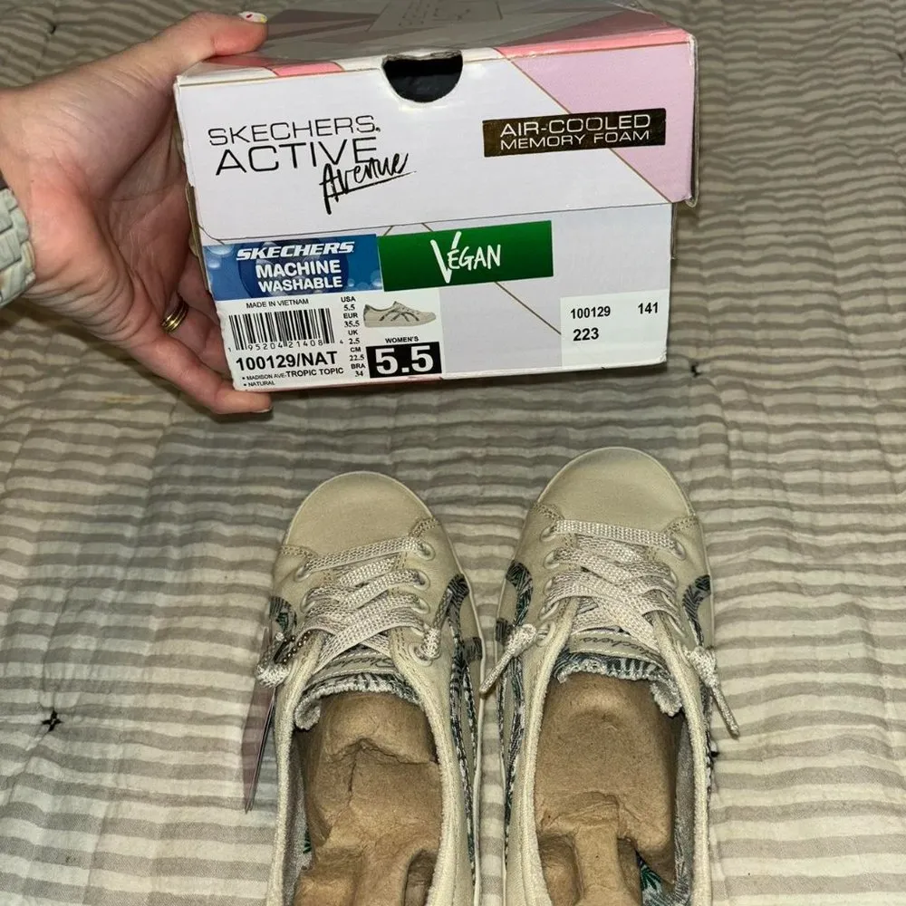 Skechers Women's Madison Ave - Tropic Topic Sneaker - Image 5