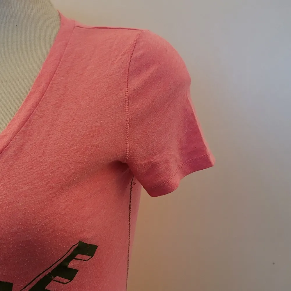 🔥SALE🔥American Eagle Outfitters V Neck Short Sleeve T-Shirt S - Image 5