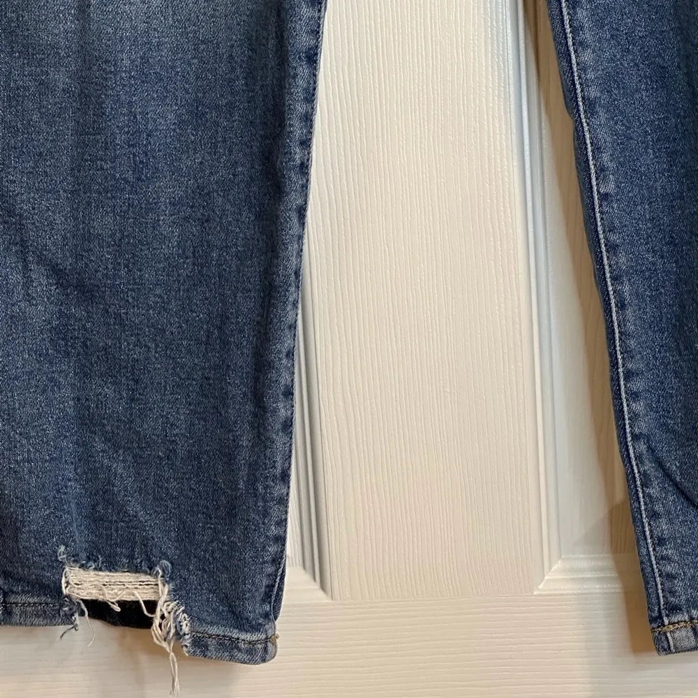 SoHo skinny crop Size 11 Mom Jean - Image 2