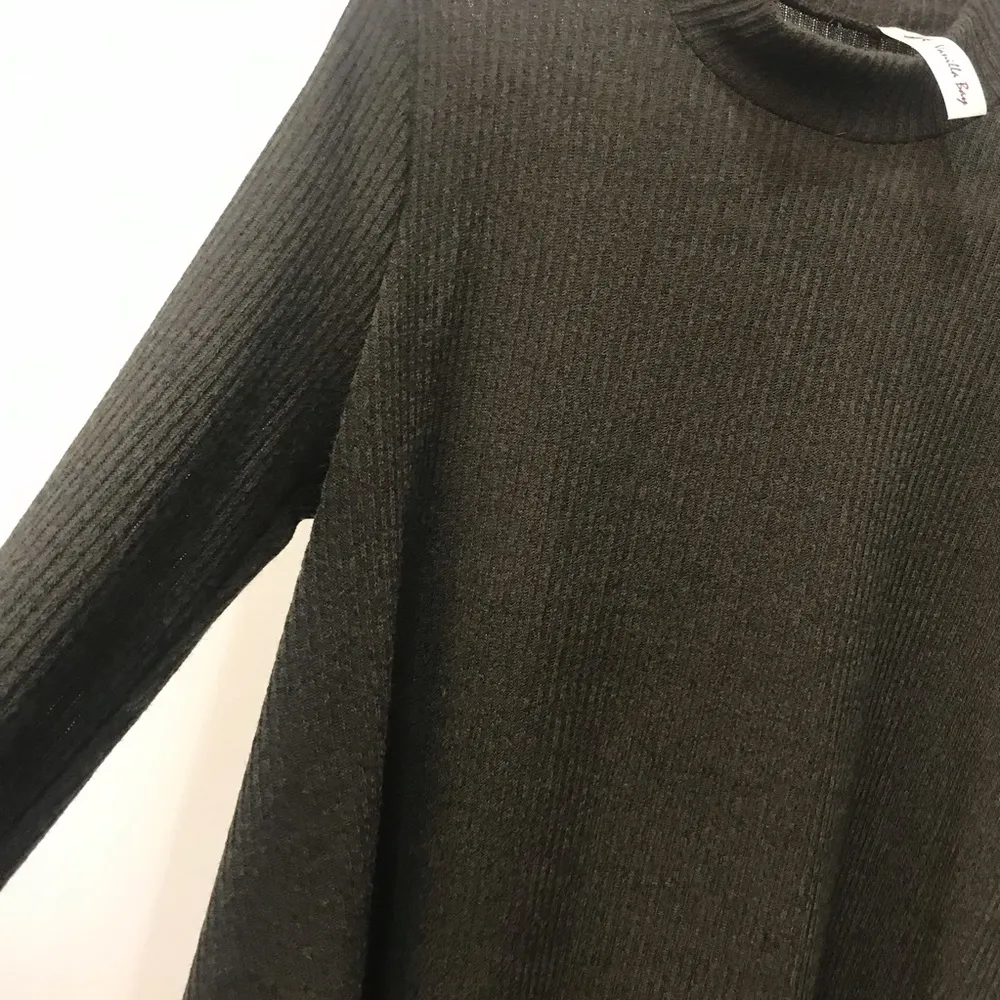 Boutique Olive Green turtleneck tunic sweater sz small - Image 4