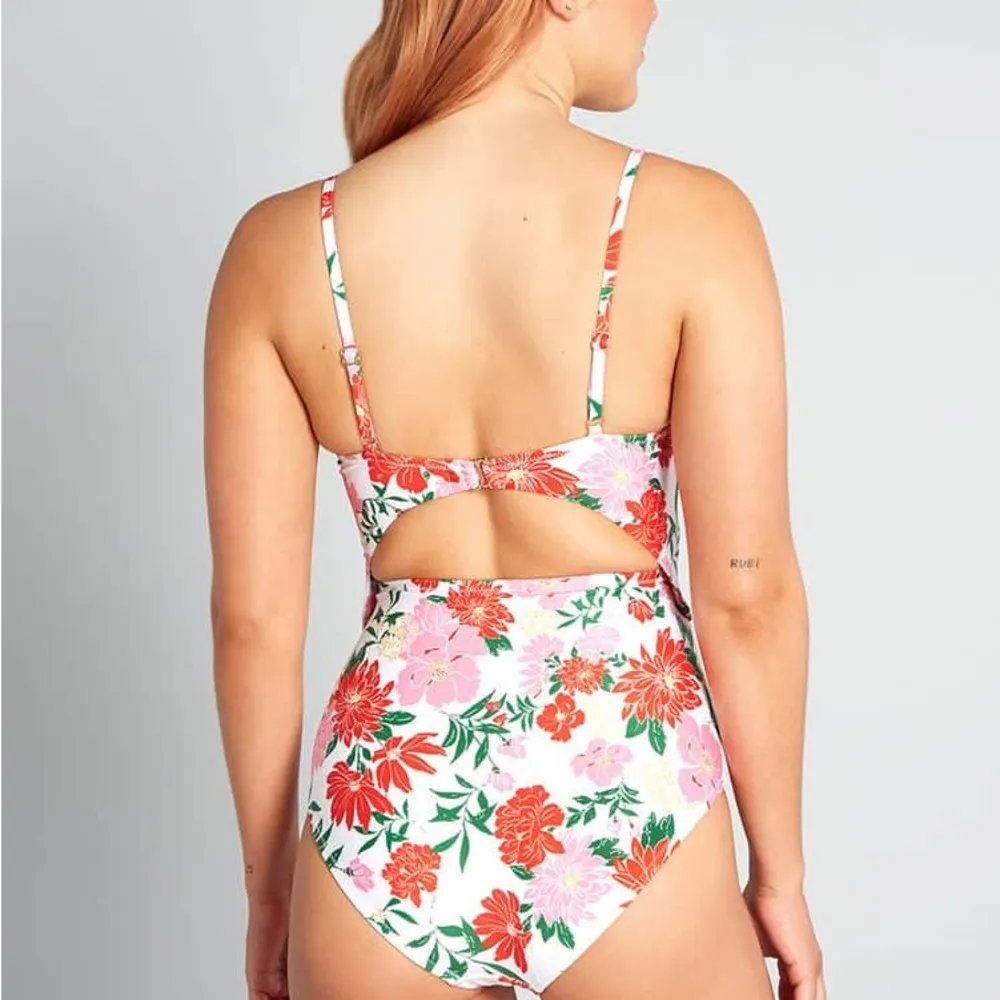 ModCloth Vibrant Floral One Piece Swimsuit with Cut-Out and Tie Front NWOT - Image 2