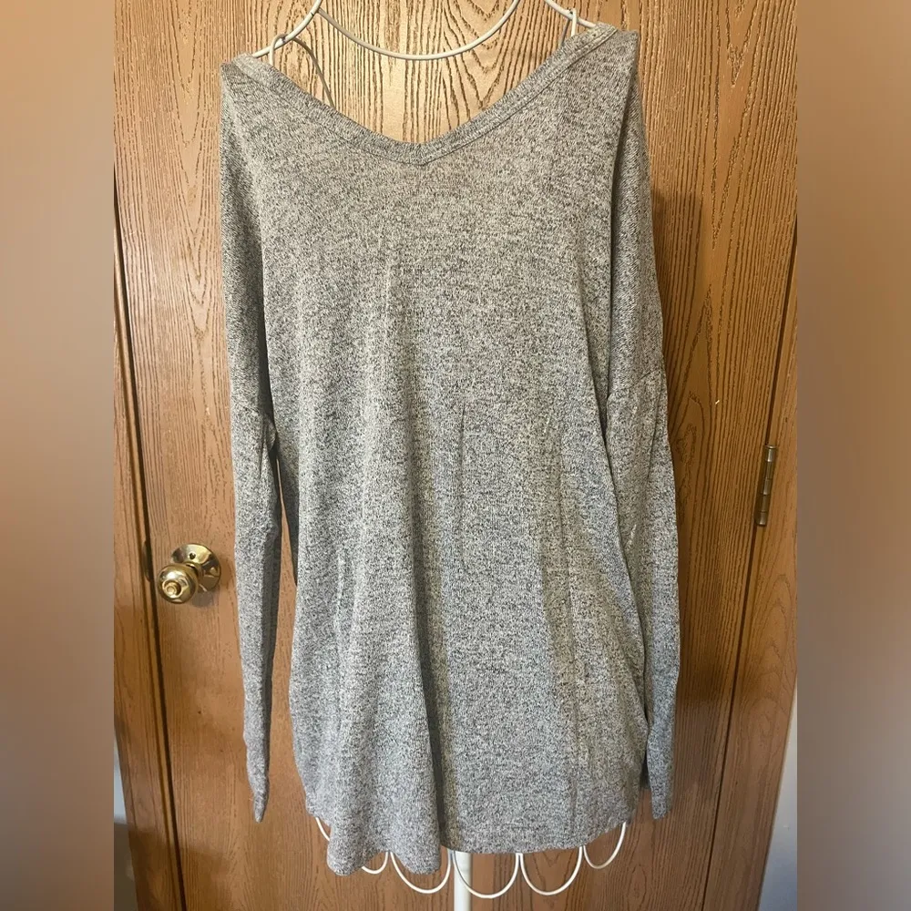 Garage  V-Neck 3/4 Long Sleeve Top - Image 6