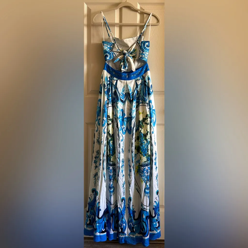 LATISTE Women’s Open Tie Back Blue‎ White Floral Print Maxi Dress Size Small - Image 3