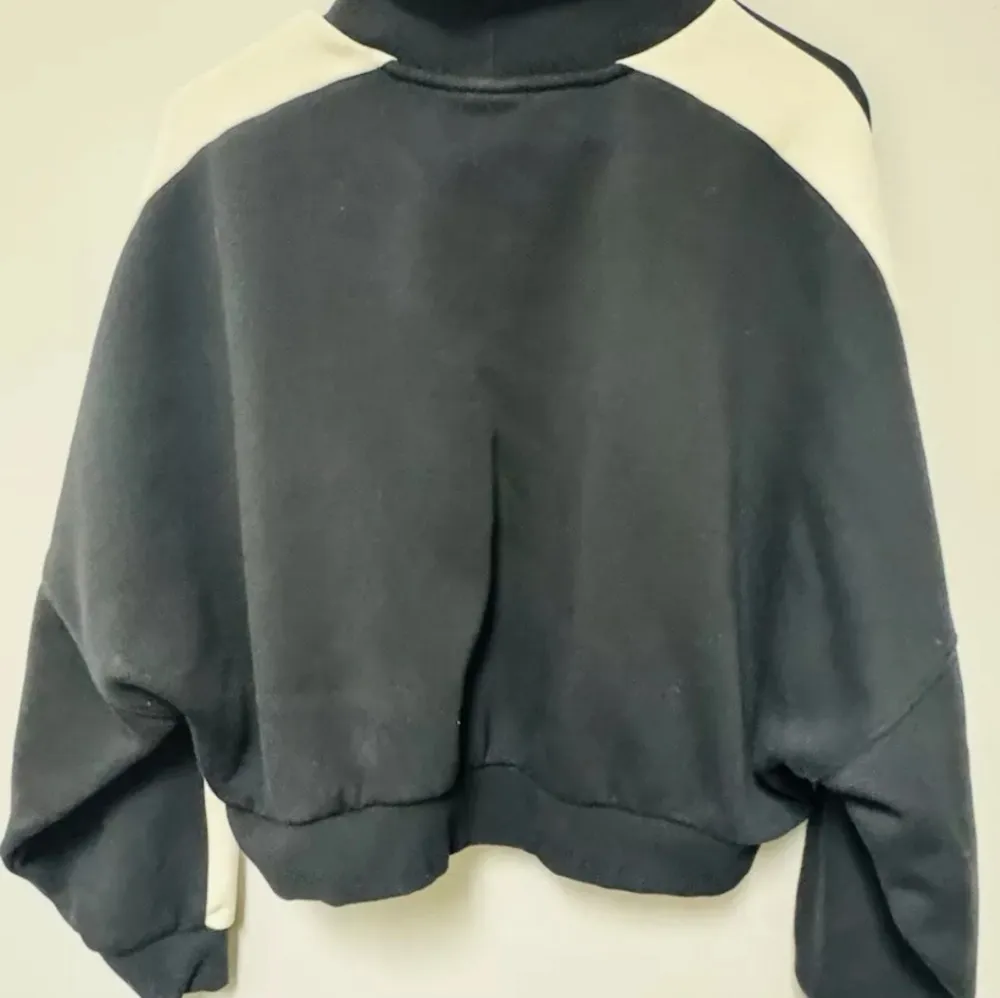 Adidas Women's Ski Chic Mock Neck Sweatshirt Black Pullover Cropped Sz Medium - Image 3