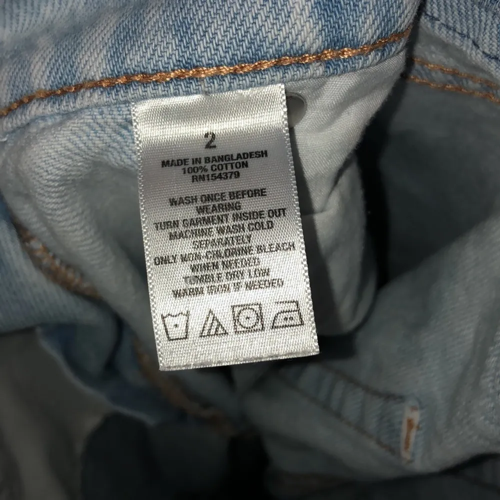 Aeropostale mom Jeans distressed white wash jeans size 2 ankle jeans very open‌ - Image 6