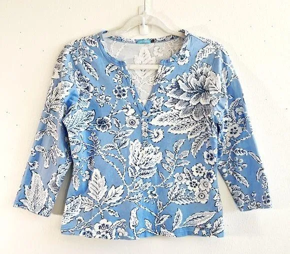 J. McLaughlin Top Blue White Floral Split Neck Henley 3/4 Sleeve Cotton Sz M EUC - Image 1