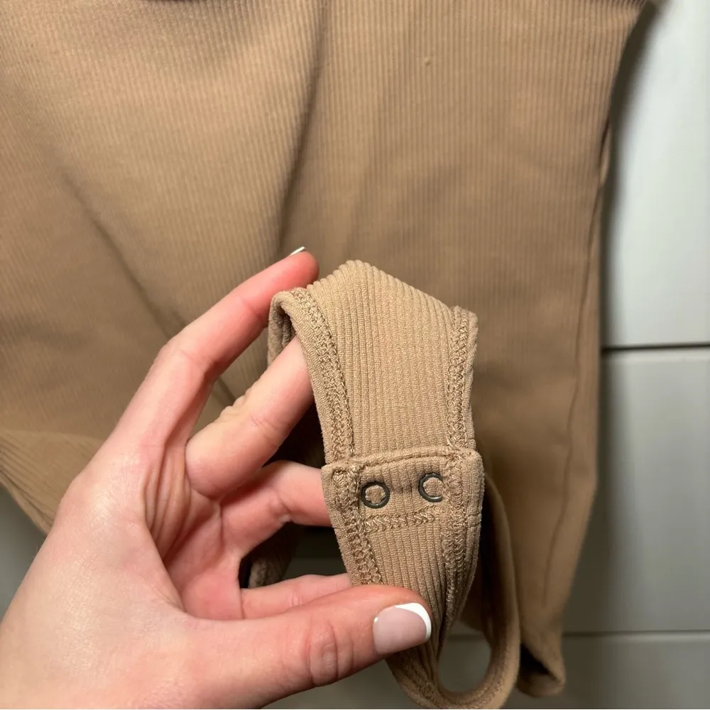 Abercrombie Seamless Rib Fabric Scoopneck Bodysuit - Image 7