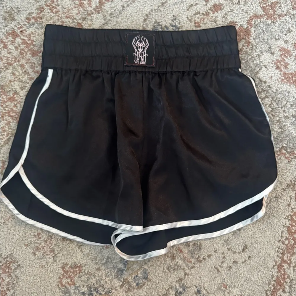 We are HAH black high waisted shorts - Image 4