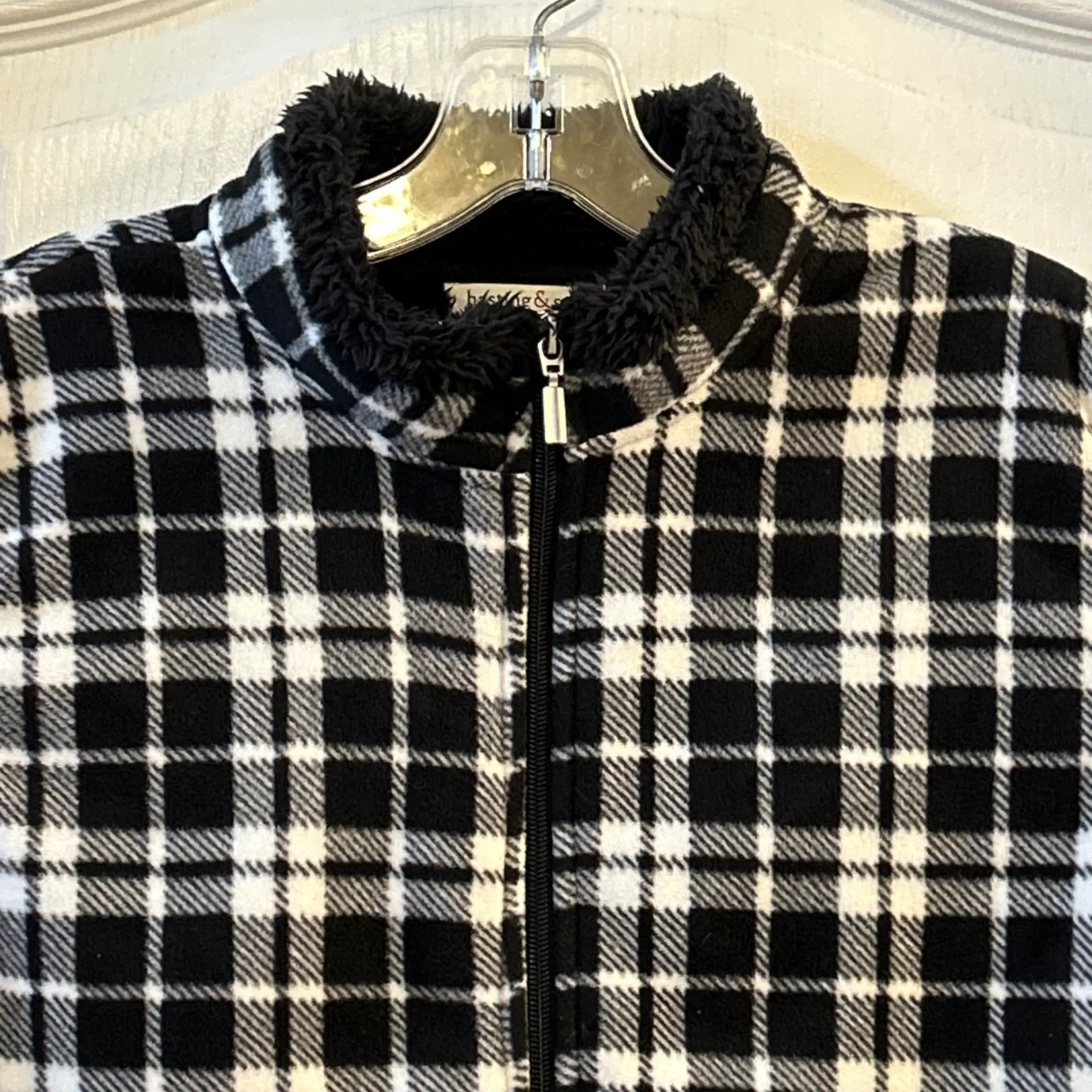 Hasting & Smith Womens Plaid Fleece Vest Black White Sherpa Collar Zip Up M - Image 2