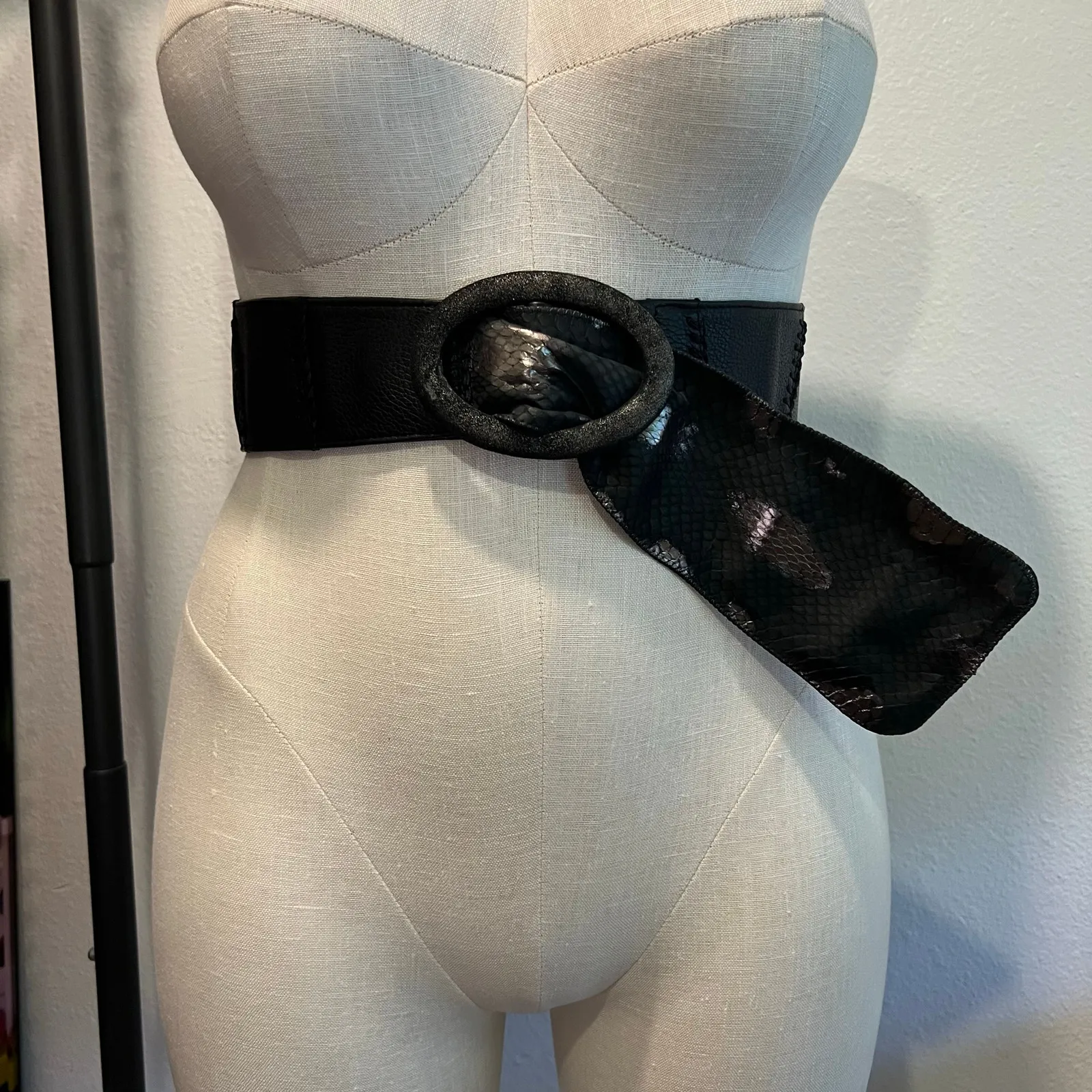 Chi Designed by Carlos Falchi Black Genuine Leather Snake Skin Belt Free Size - Image 3