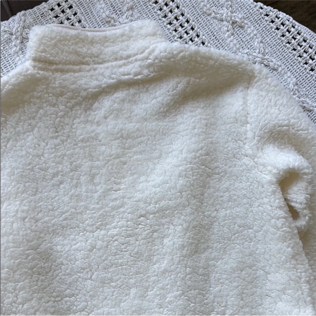 Wallflower Cozy White Sherpa Half - Image 4