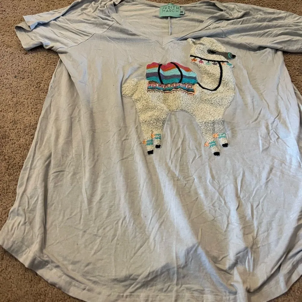 Judith march medium tee - Image 3