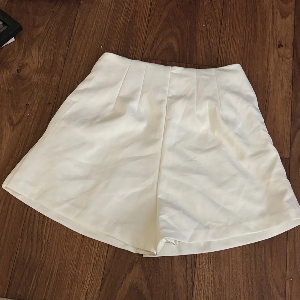 ✅DO+BE High Waist Cream White  Shorts - Image 6