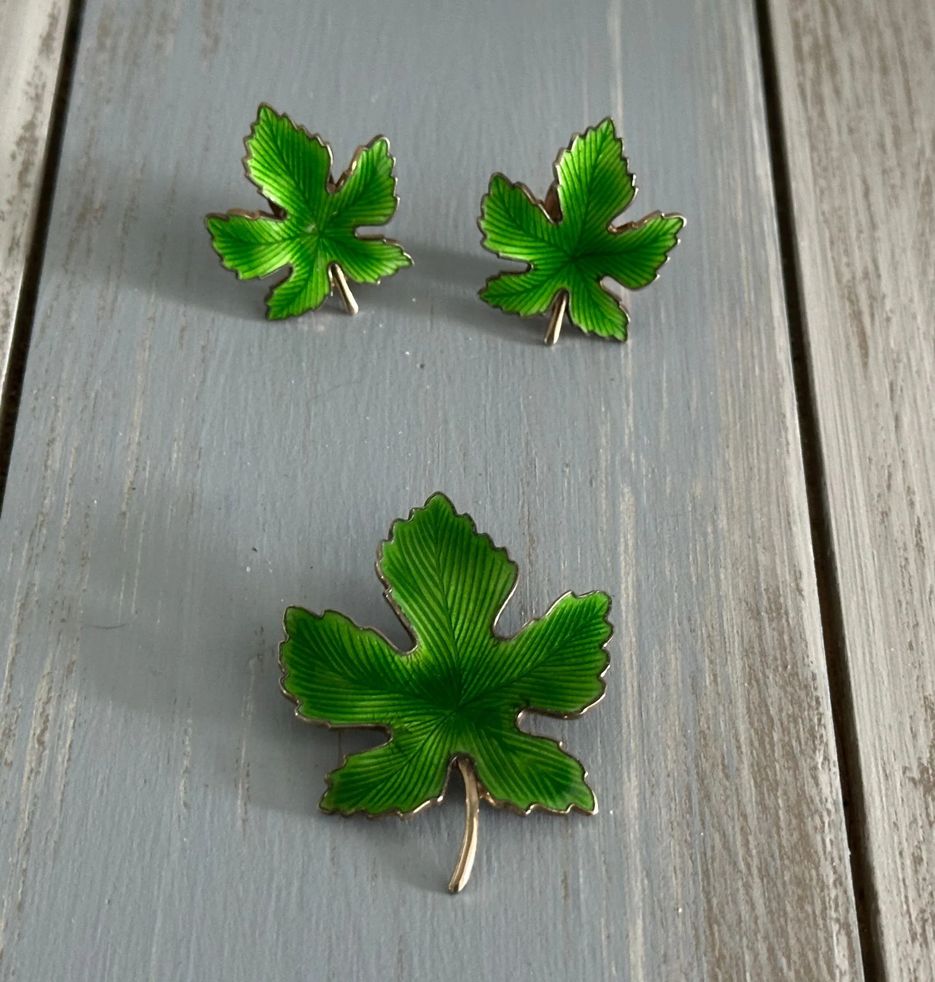 Vintage Jewelry Set Brooch & Clip On Earrings Green Enamel Maple Leaves Leaf - Image 2