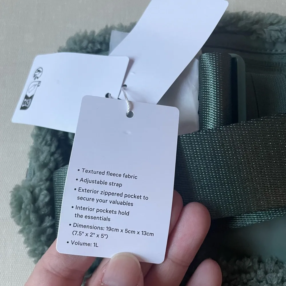 Belt Bag 1L Fleece - Grey Eucalyptus - Image 13