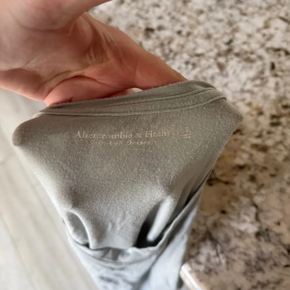 Abercrombie and fitch sage green top - Image 4