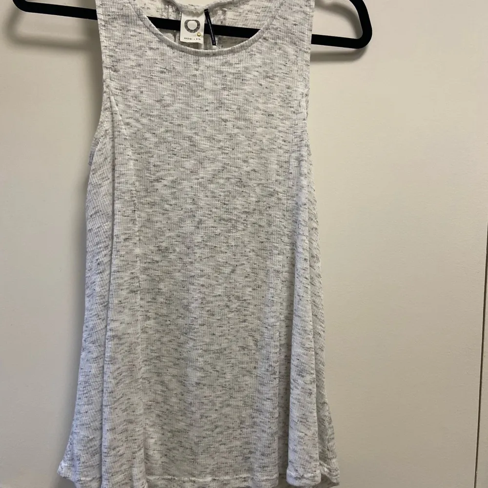 Anthropologie Akemi + Kin grey tank top swing top lace up back size medium - Image 3
