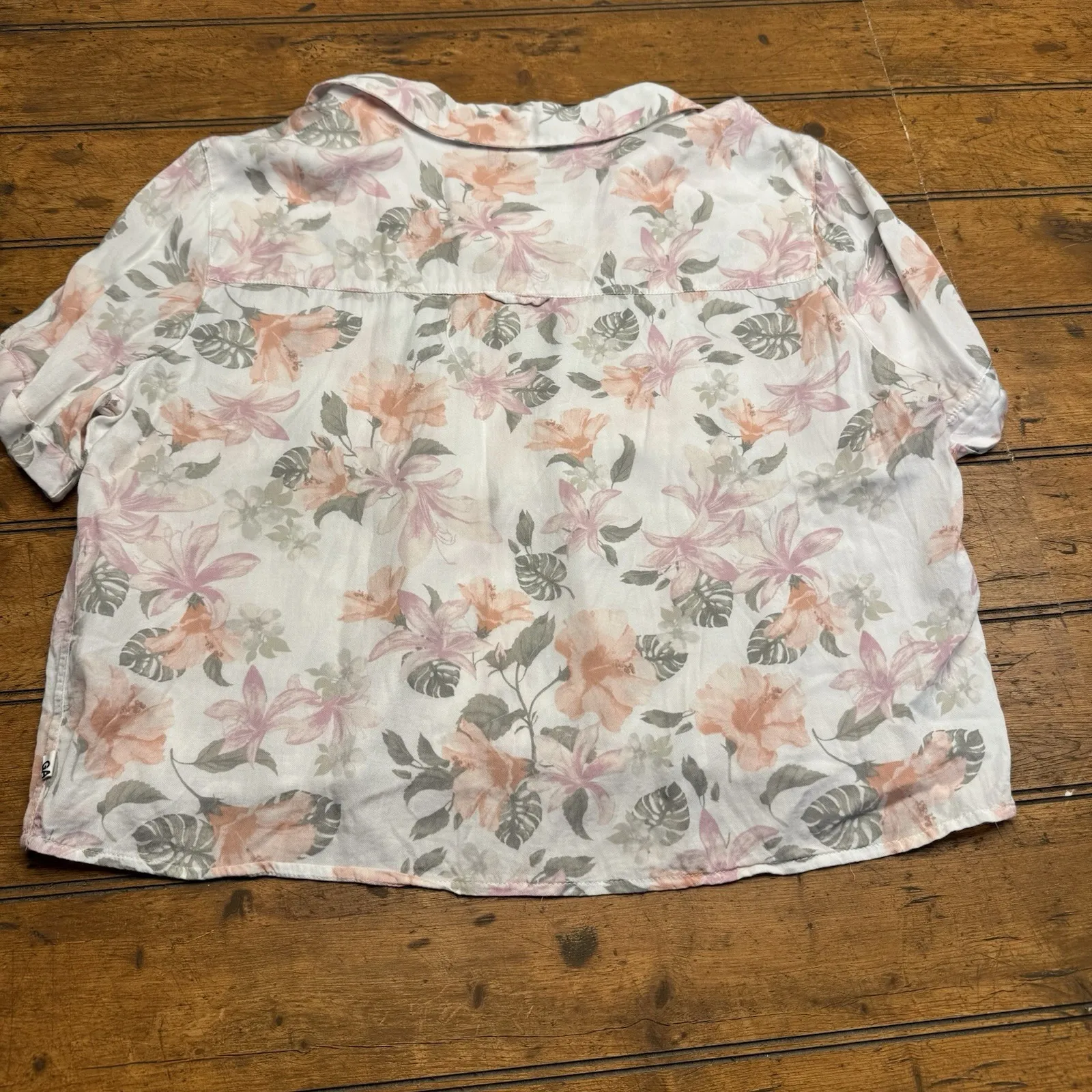 Garage Cropped Floral Button Shirt Extra Soft Size Large‎ - Image 2