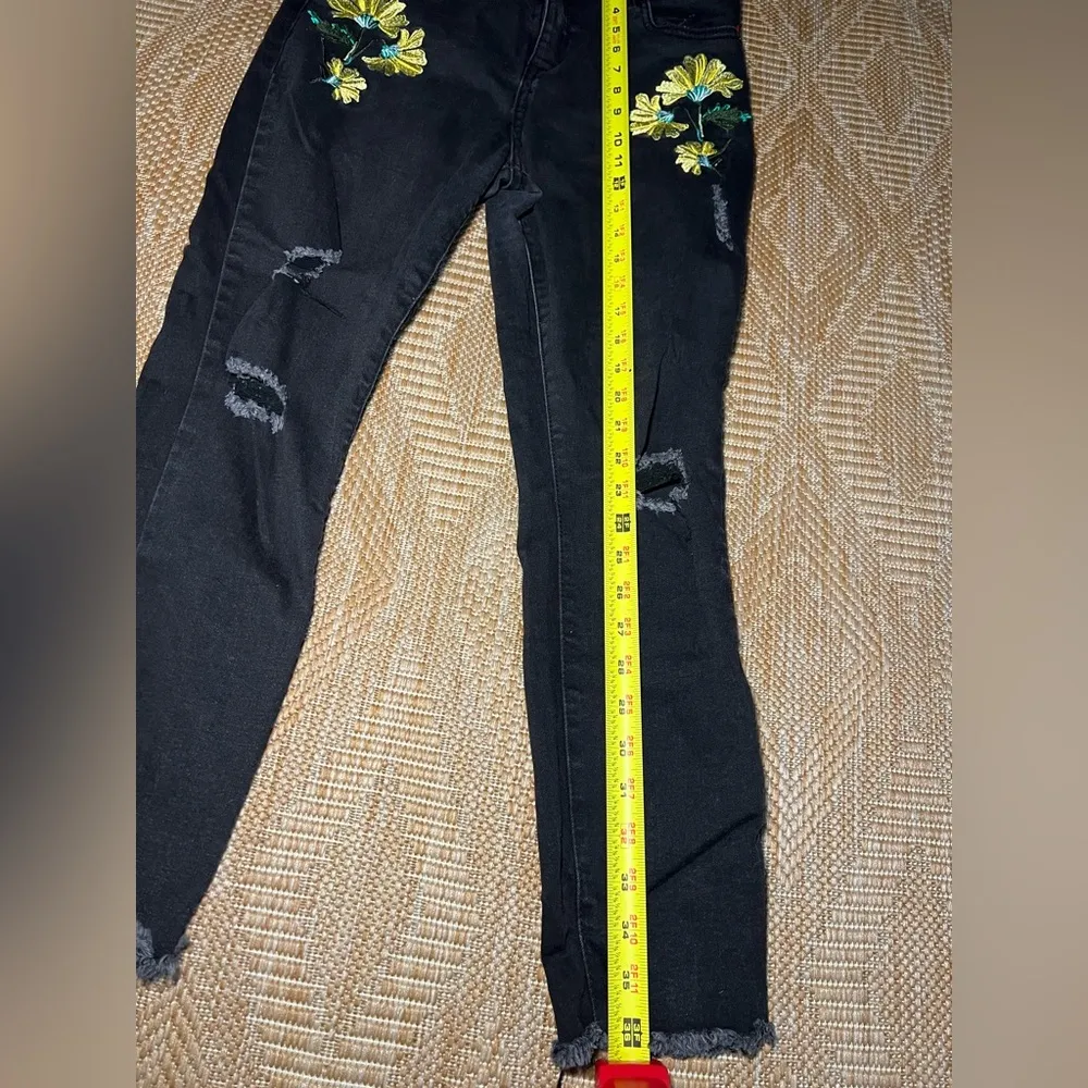 Streetwear Society Junior's High Rise Skinny Black Jeans,Flower Embroidery,SZ 11 - Image 5