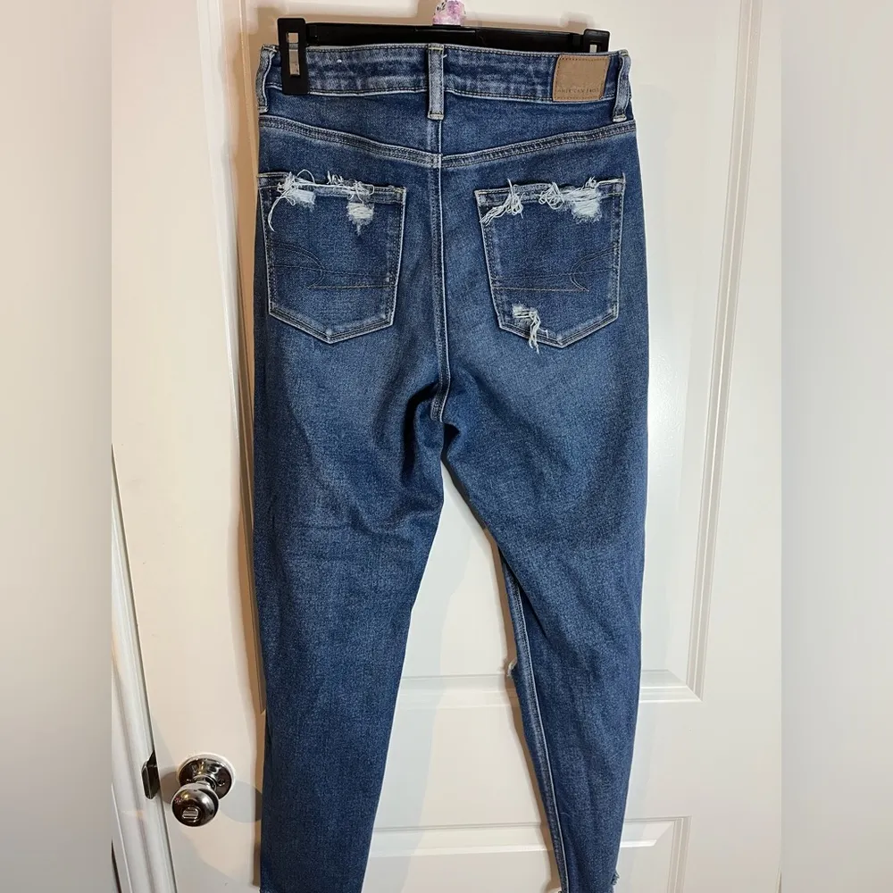 American Eagle Sz 6 Denim Stretch Mom-Jean Style Cotton Hole Distressed Jeans - Image 2