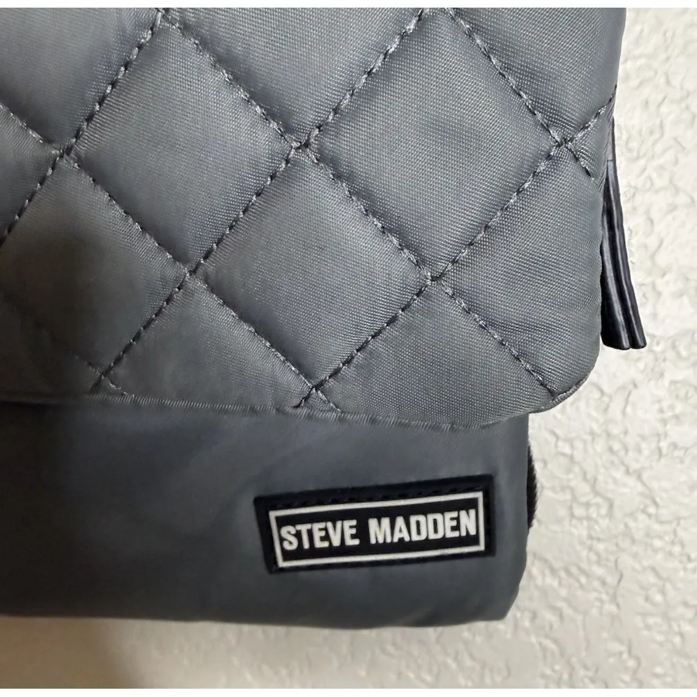 Steve Madden Jodie Crossbody Purse Bag Gray Quilted‎ Nylon Adjustable Strap Logo - Image 3
