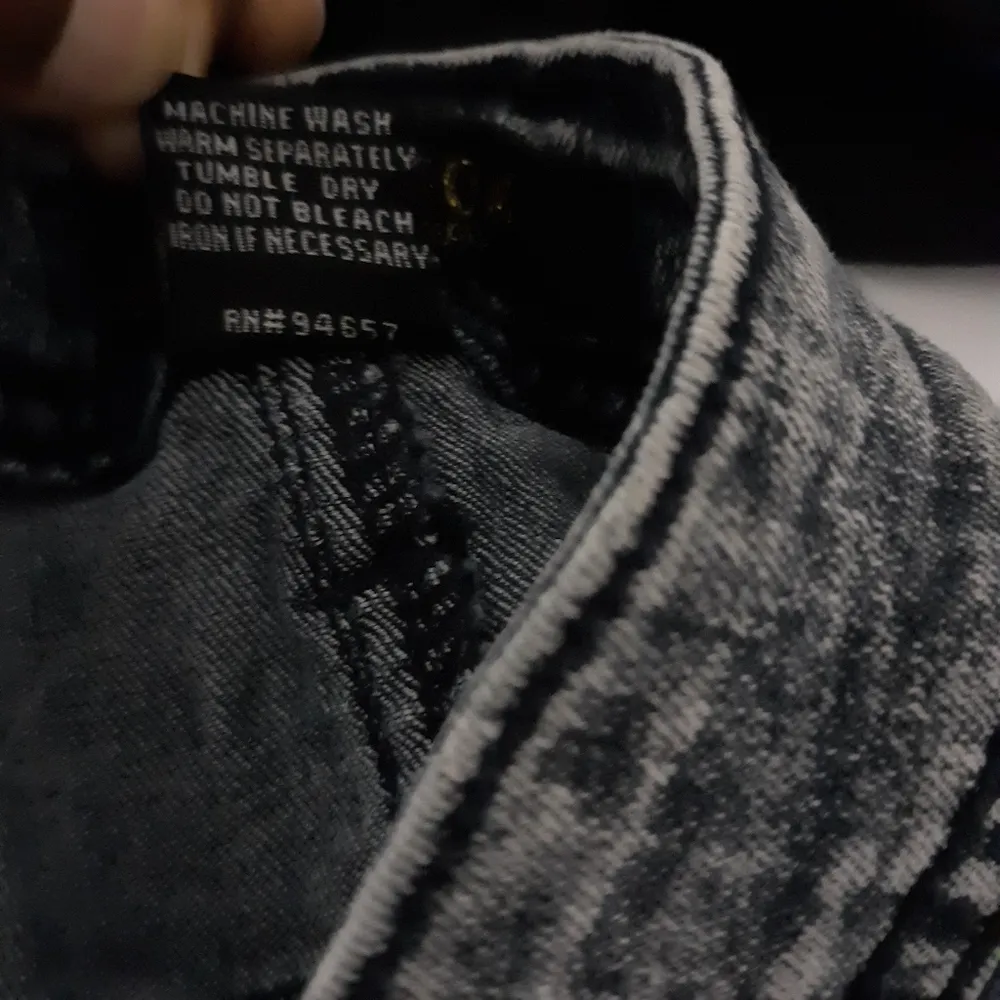 Red Fox Junior Size 9 Distressed Skinny Jeans - Image 4