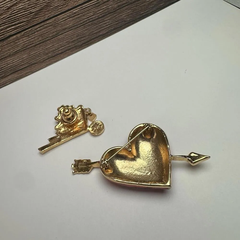 Wheelbarrow Of Hearts / Cupid’s Bow Heart Lot Of 2 Brooch Pin Red Gold Tone - Image 9