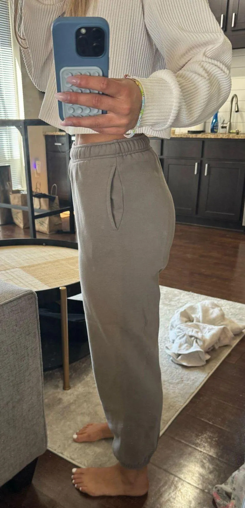 Aritzia TNA Mega Cozy Sweatpants - Image 4
