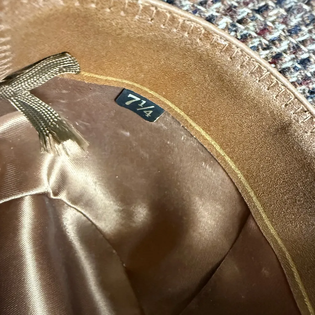 Vintage Dobbs New York, Tweed hat with Feather Accent. Brown, yellow. 7 1/4 Brown - Image 8