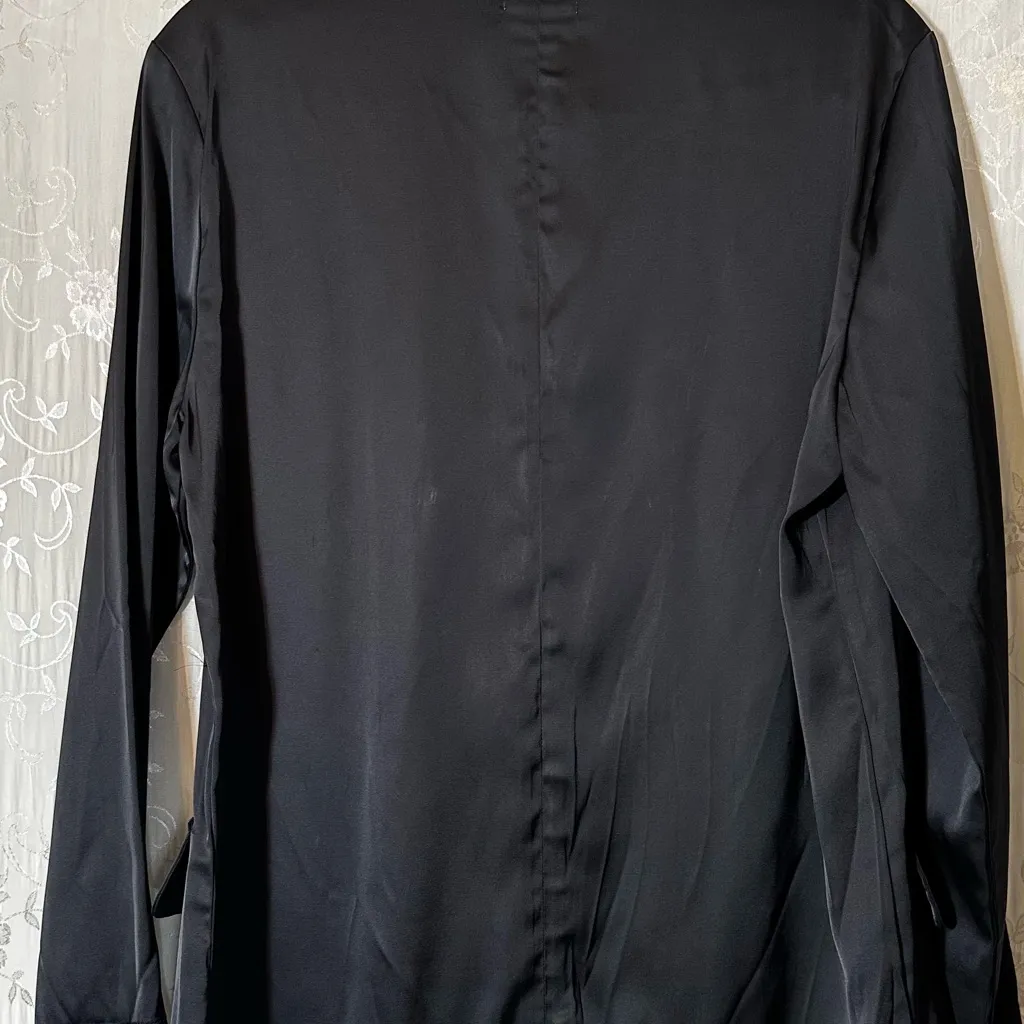 Melrose and Market Sleek Front Button Black Satin Blazer Size Small Business - Image 4
