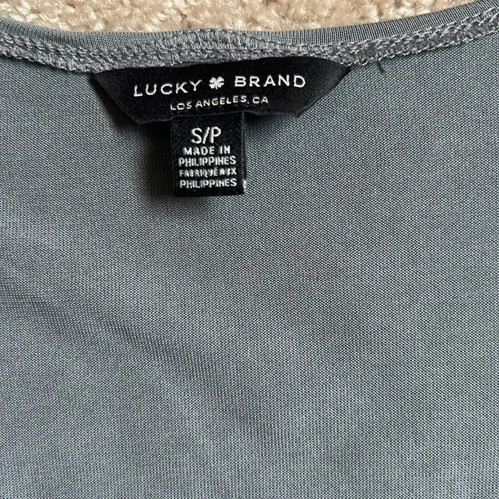 Lucky Brand Gray V-Neck Peplum Elastic Waist Top   Size Small - Image 2