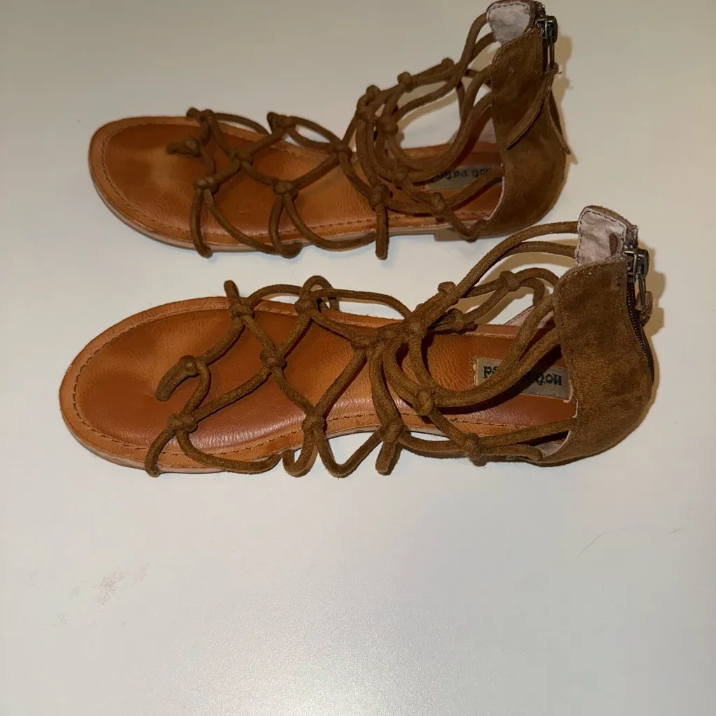 Not Rated  gladiator sandal size 7 - Image 3
