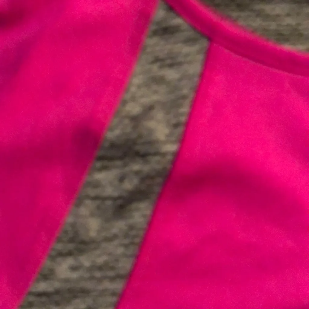 Size 16 performance top fuschia and gray - Image 3