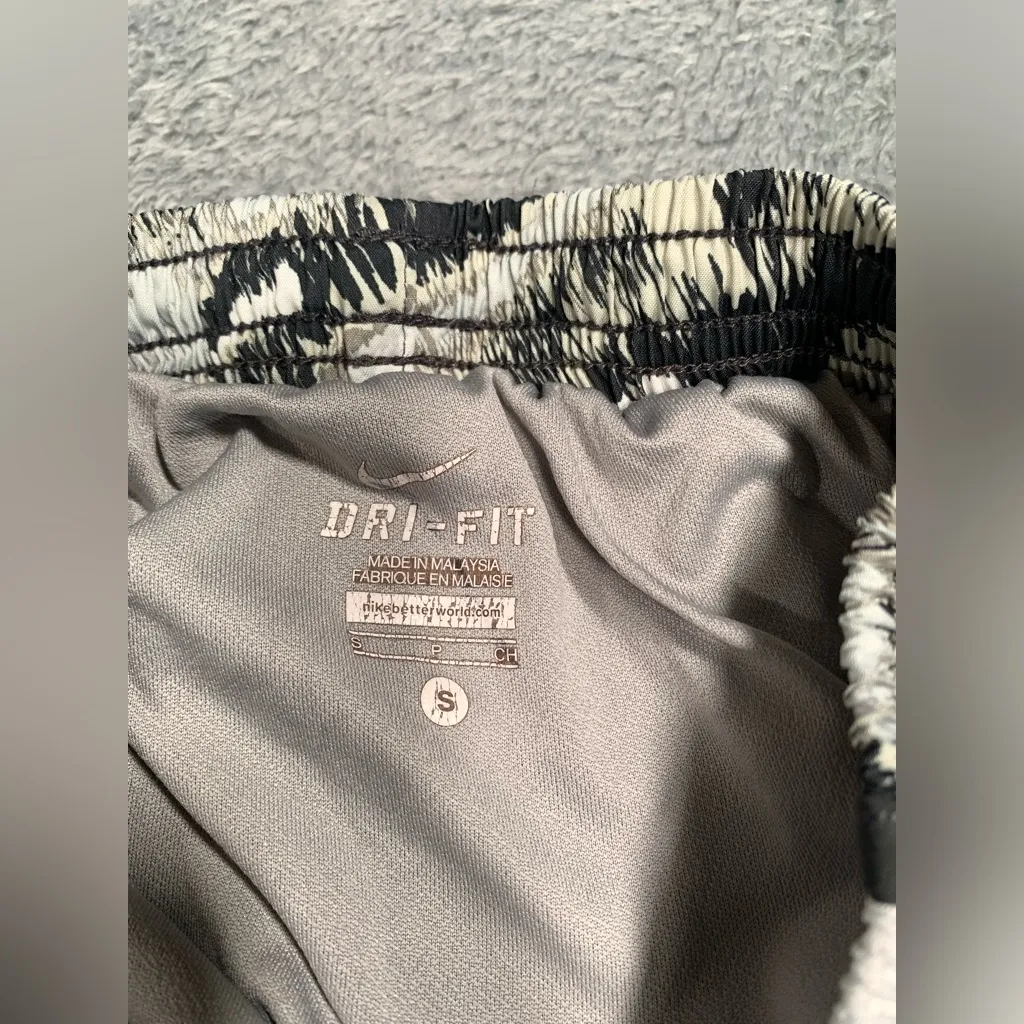Nike dri-fit shorts small - Image 4