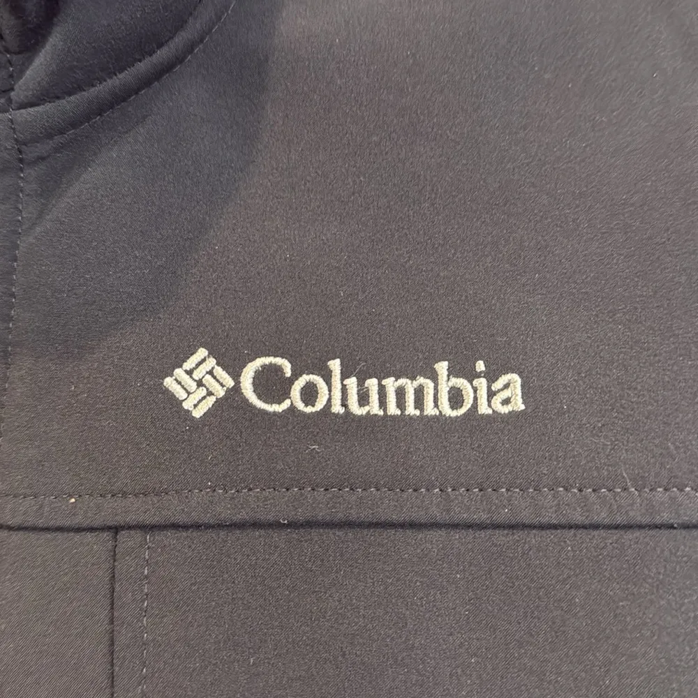 Columbia Black Softshell Jacket - Image 3