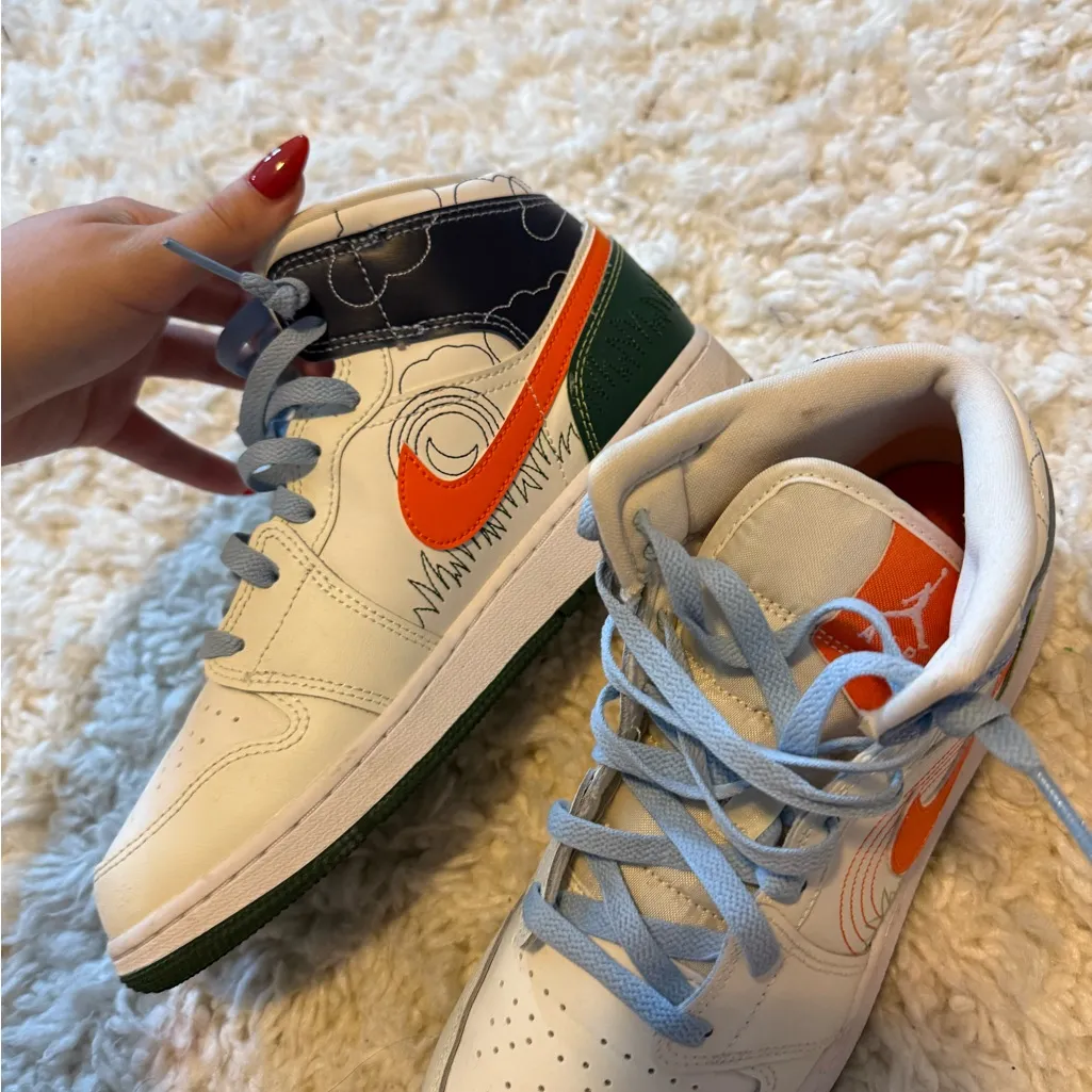 Air Jordan 1 Mid SE GS - Image 11