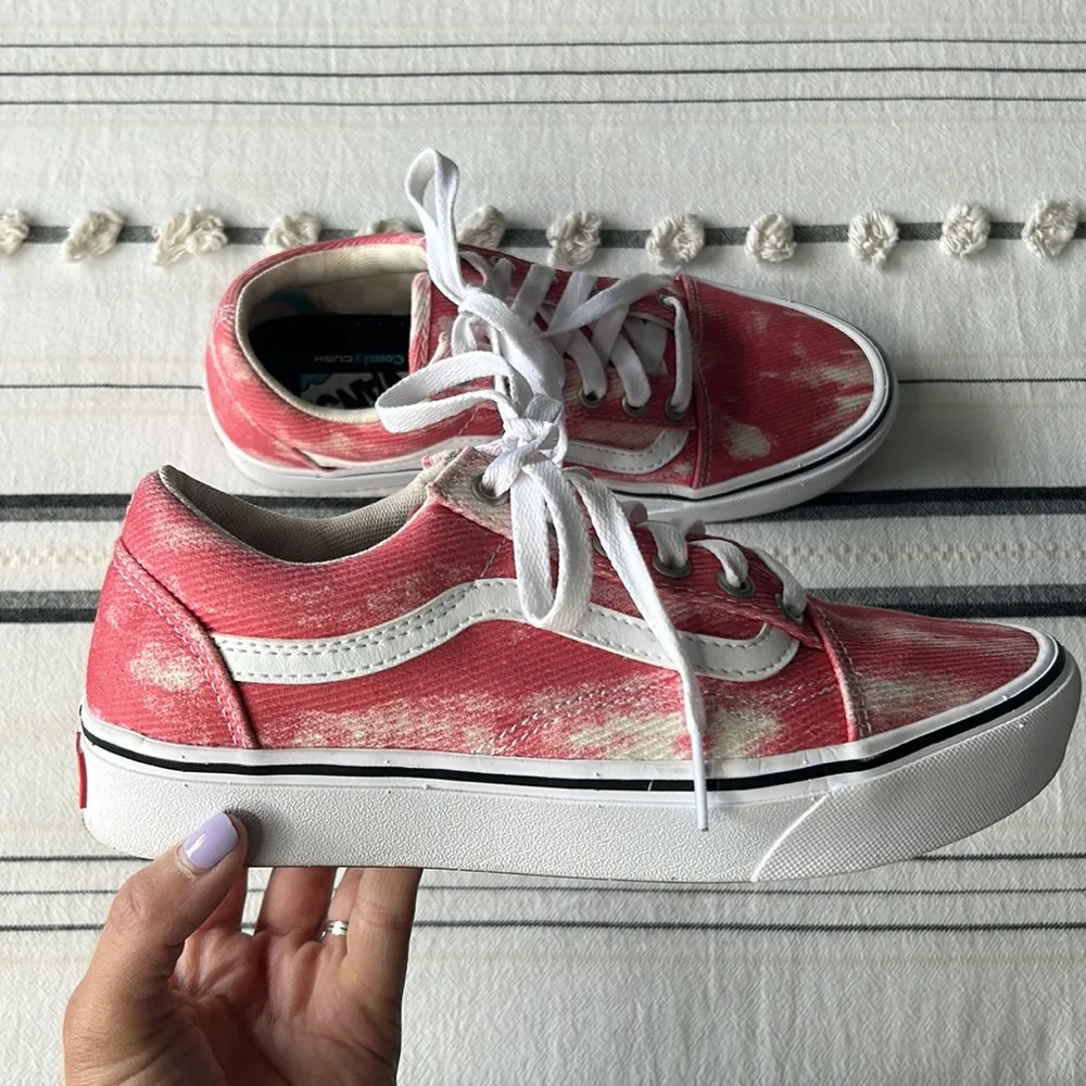 Vans  • Comfycush Old Skool Cord Sneakers - Image 31