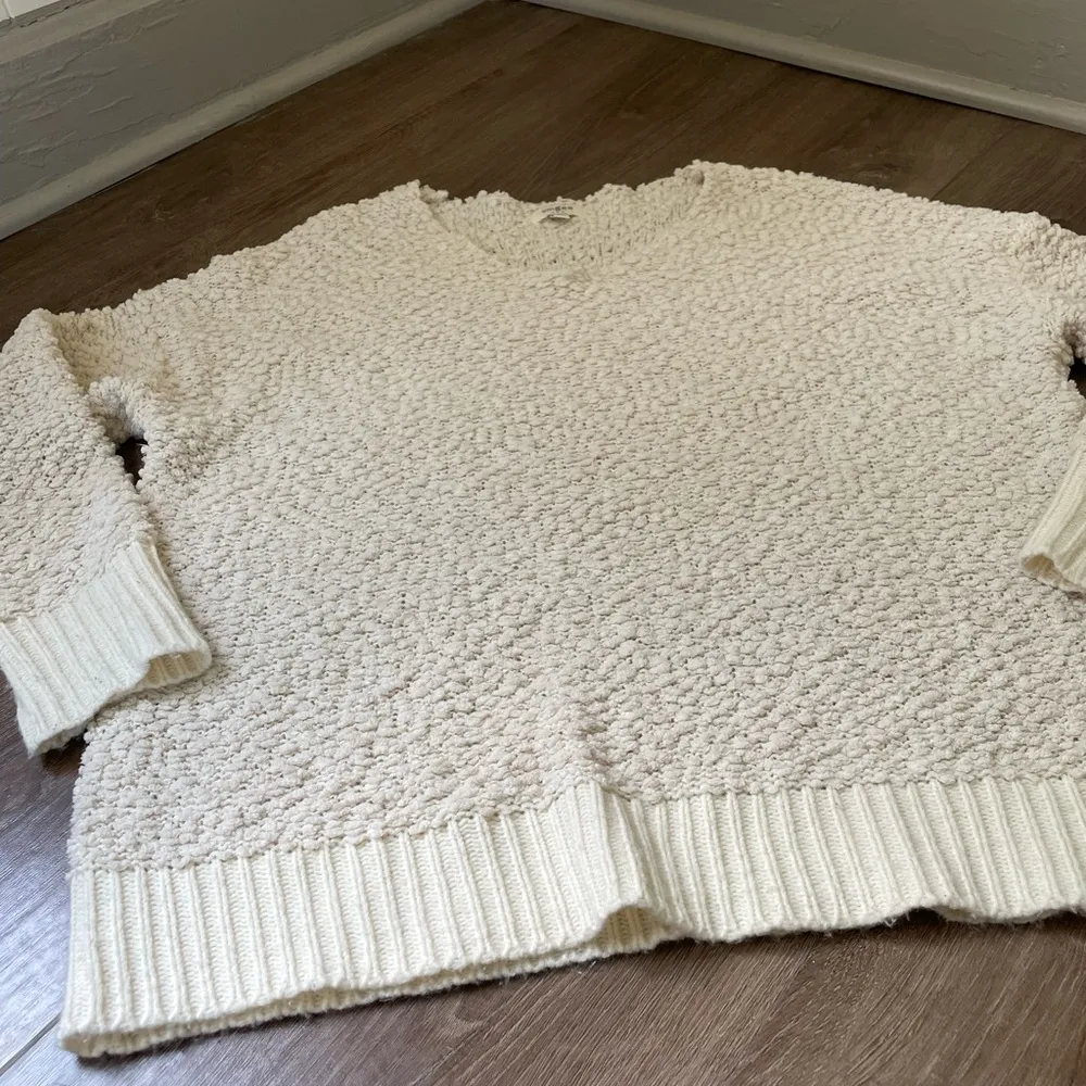 Umgee cozy v-neck off white ivory pullover sweater ~ women’s size L - Image 10