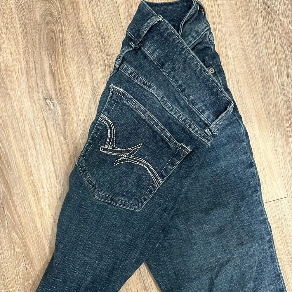 Womens wrangler bootcut size 5/32 worn once - Image 2