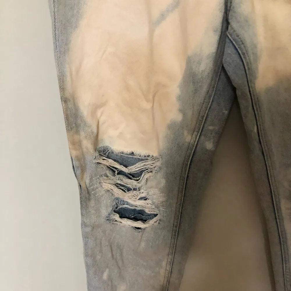 Urban Outfitters BDG Slim Straight Bleached Distressed Jeans 28 - Image 3